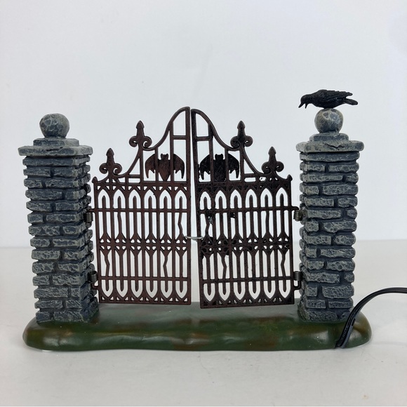 Dept 56 Halloween SPOOKY WROUGHT IRON GATE #4047599 Village Lighted Fence - Picture 9 of 10
